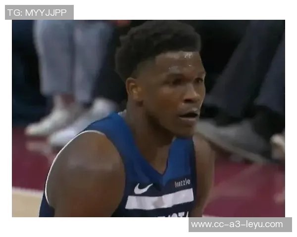 爱德华兹尽管砍下32分11板却因8次失误导致正负值惨淡16